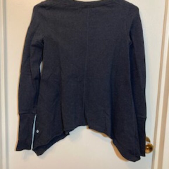 LULULEMON dark navy blue long sleeve top shark bite sides - size 0 - Picture 2 of 3